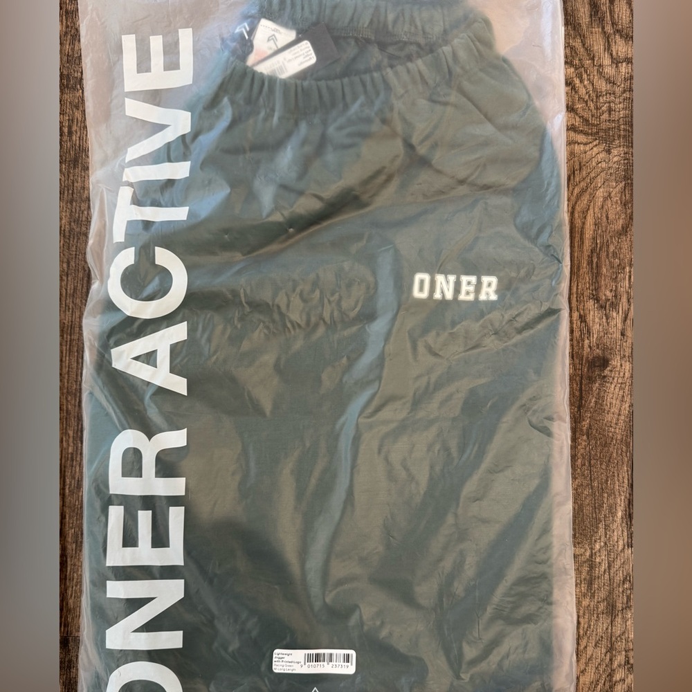 NWT Oner Active Lightweight Joggers | M Long - Racing Green
